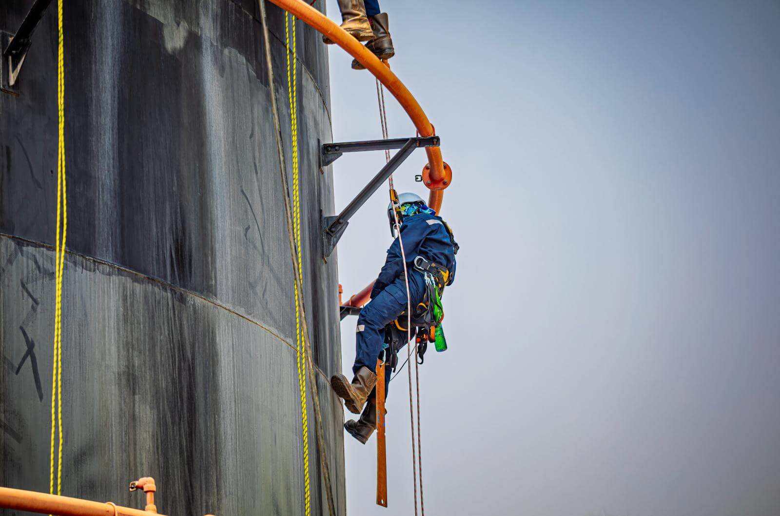 Mast climber hire near me